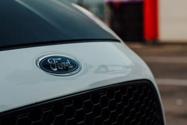 Ford запускає AI Assistant для діагностики авто через мобільний додаток