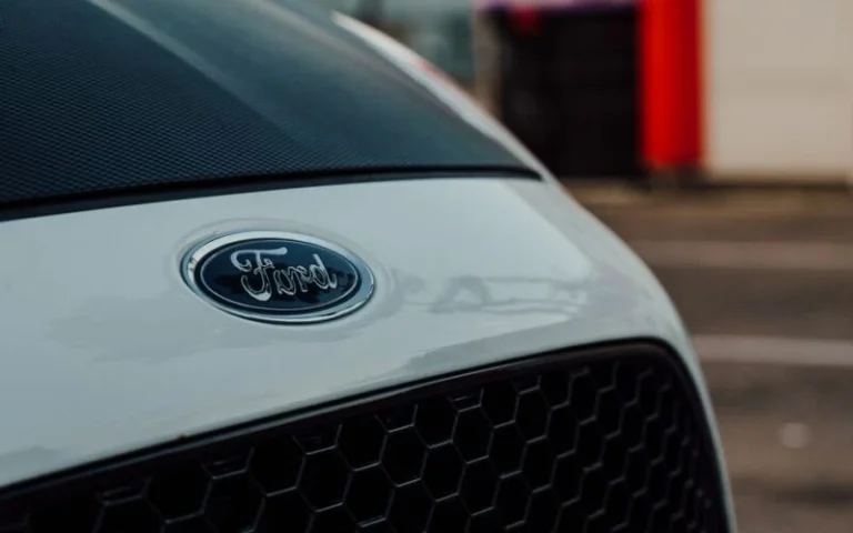 Ford запускає AI Assistant для діагностики авто через мобільний додаток
