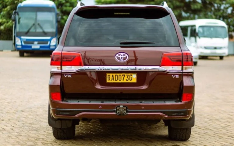 Black Box перетворює Land Cruiser 70 на розкішний позашляховик