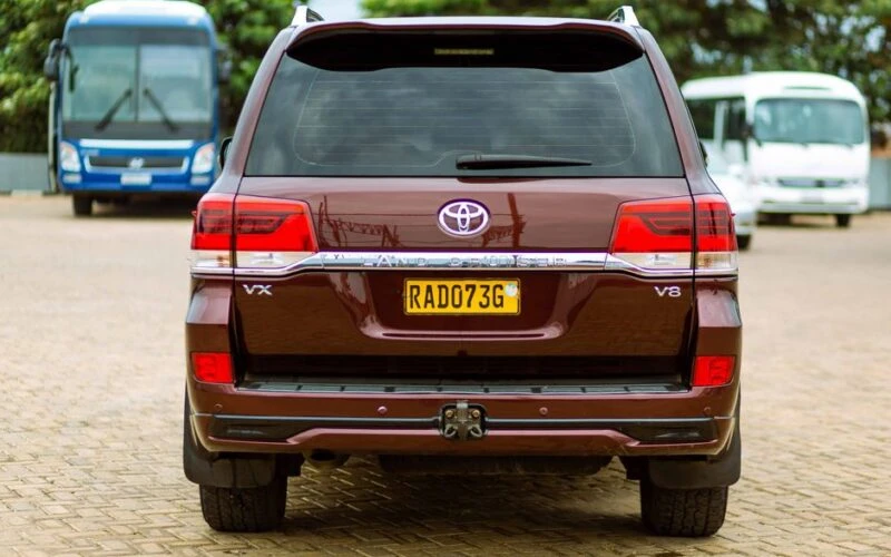 Black Box перетворює Land Cruiser 70 на розкішний позашляховик