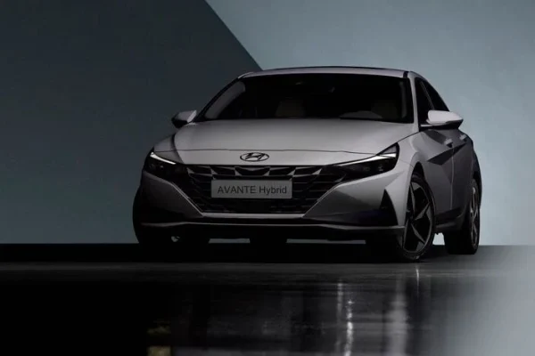 Geely переходить на гібриди, відмовляючись від бензинових авто