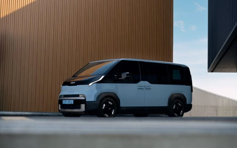 KIA готує до дебюту новий електричний фургон PV7 у вересні