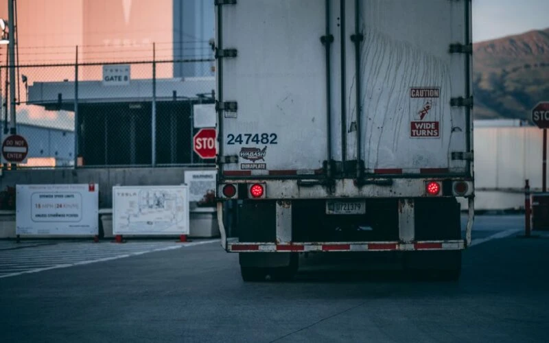 Tesla Semi: роботаксі проїхали понад 1,6 мільйона кілометрів