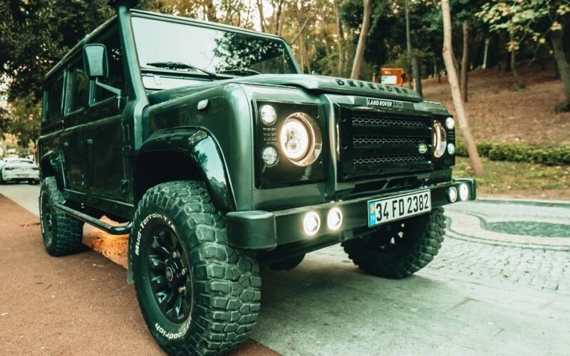 У Британії продають унікальний Land Rover Defender 1995 року