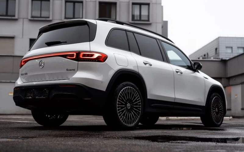 Mercedes-AMG представив електричний GT SUV з трьома моторами