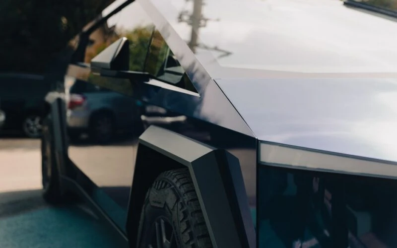Український дизайнер створив концепт пікапа Tesla Semi